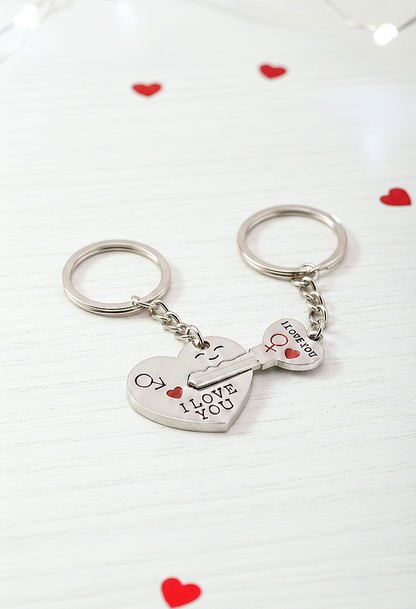 Llaveros para pareja con forma de corazon y llave encajables de metal, regalo de San Valentin. 