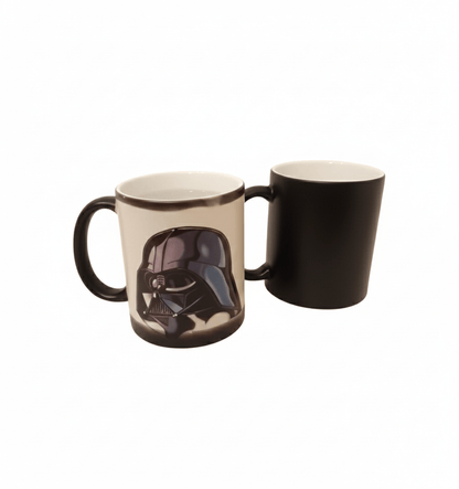Taza de ceramica termosensible, con diseño de Star Wars.